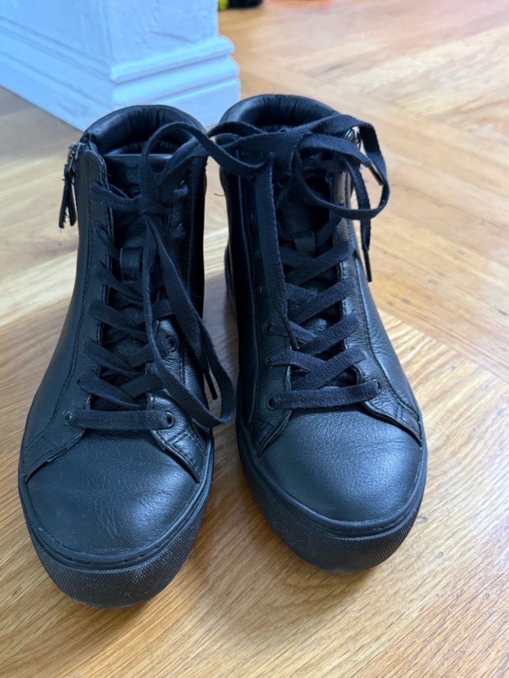 UGG Black leather Olli High Top - Sz 7.5 - Picture 2 of 7